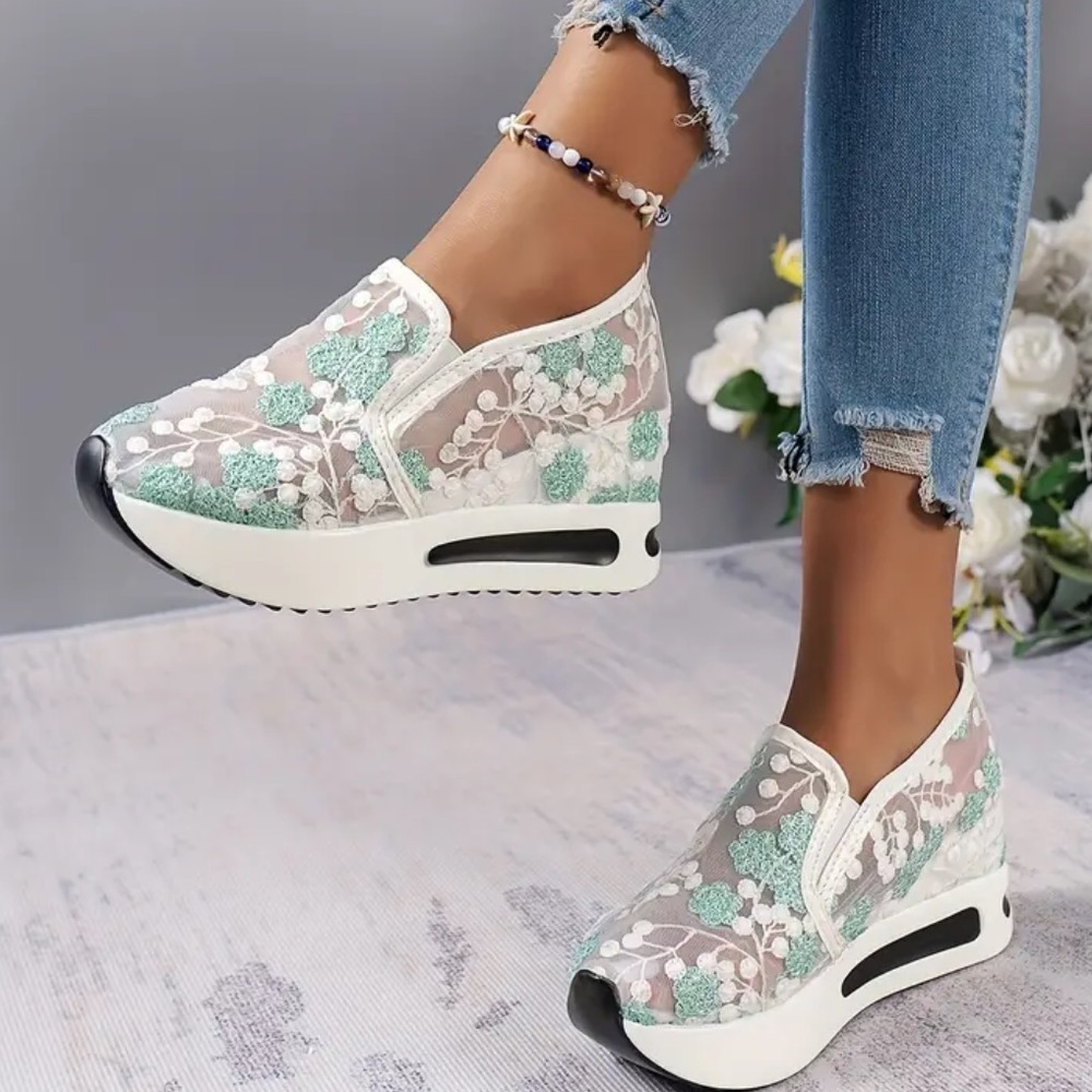 NWOB Womens Fashion Mint Green Lace Sheer Platform Sneakers Size 9 (40) - Picture 4 of 9